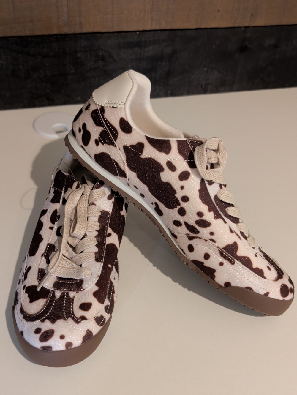 Cushionaire Animal Print Low-Top Sneakers in Cream & Dark Brown Size 8M Laces